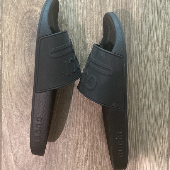 Women’s Gucci pool slides-size 37 US 7 excellent used condition. No box. - Picture 2 of 4